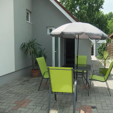 Ancsi Apartmanhaz Balatonlelle Exterior photo