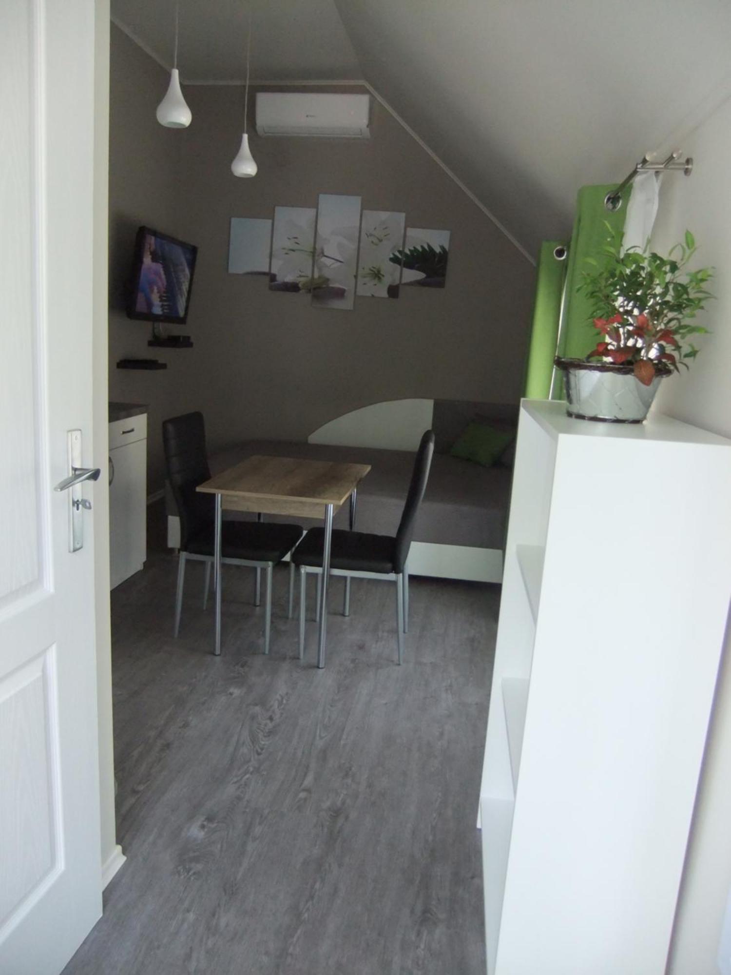 Ancsi Apartmanhaz Апартаменты Балатонлелле